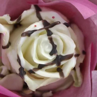 ROSA CUPCAKE CHOCOLATE STRIP WHITE